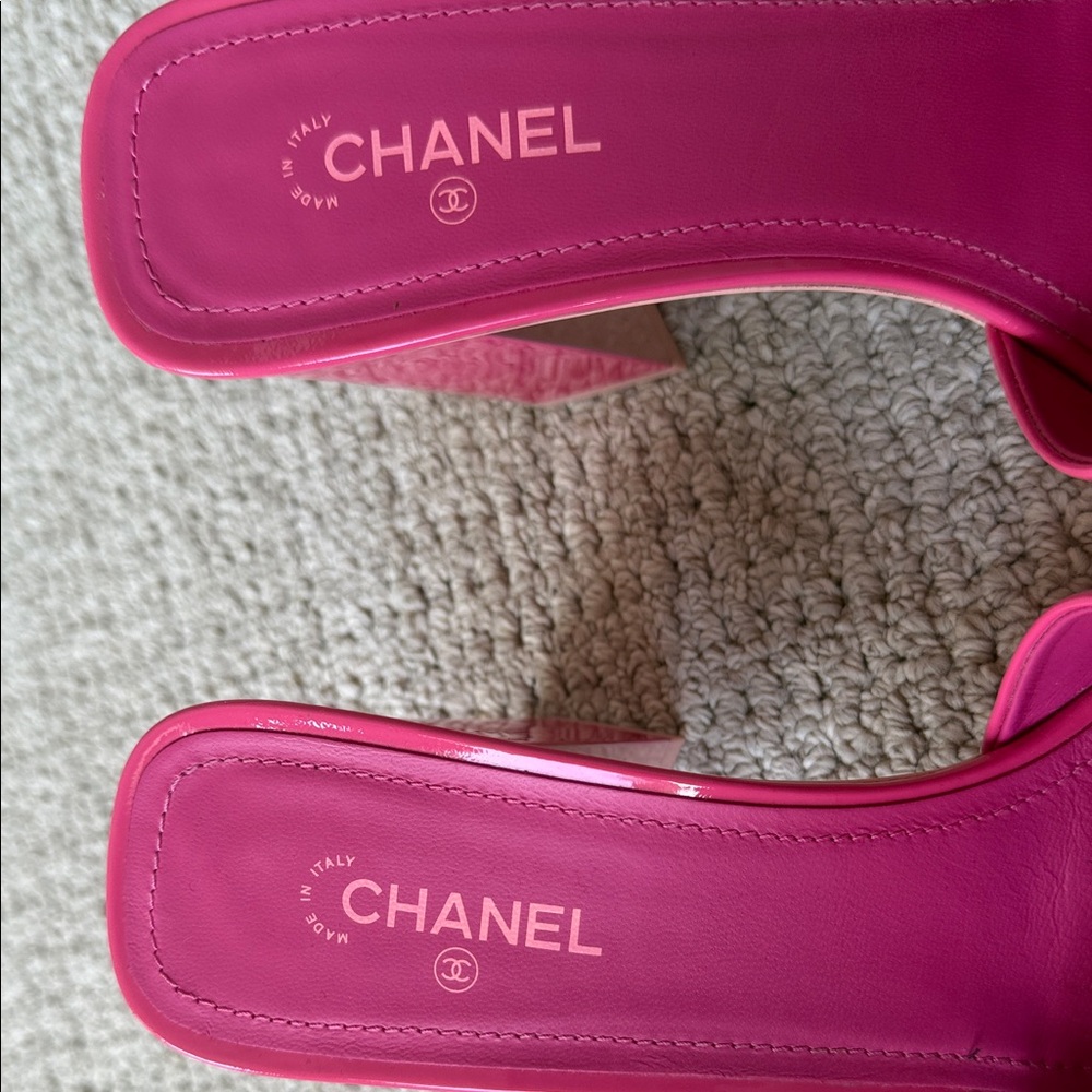 CHANEL Hot Pink Patent Leather Block Heel Mules Sandals Size 40.5 - Picture 2 of 10